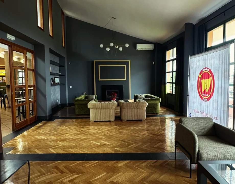 92687986-FF51-417D-A7EE-7691901F2D85_1